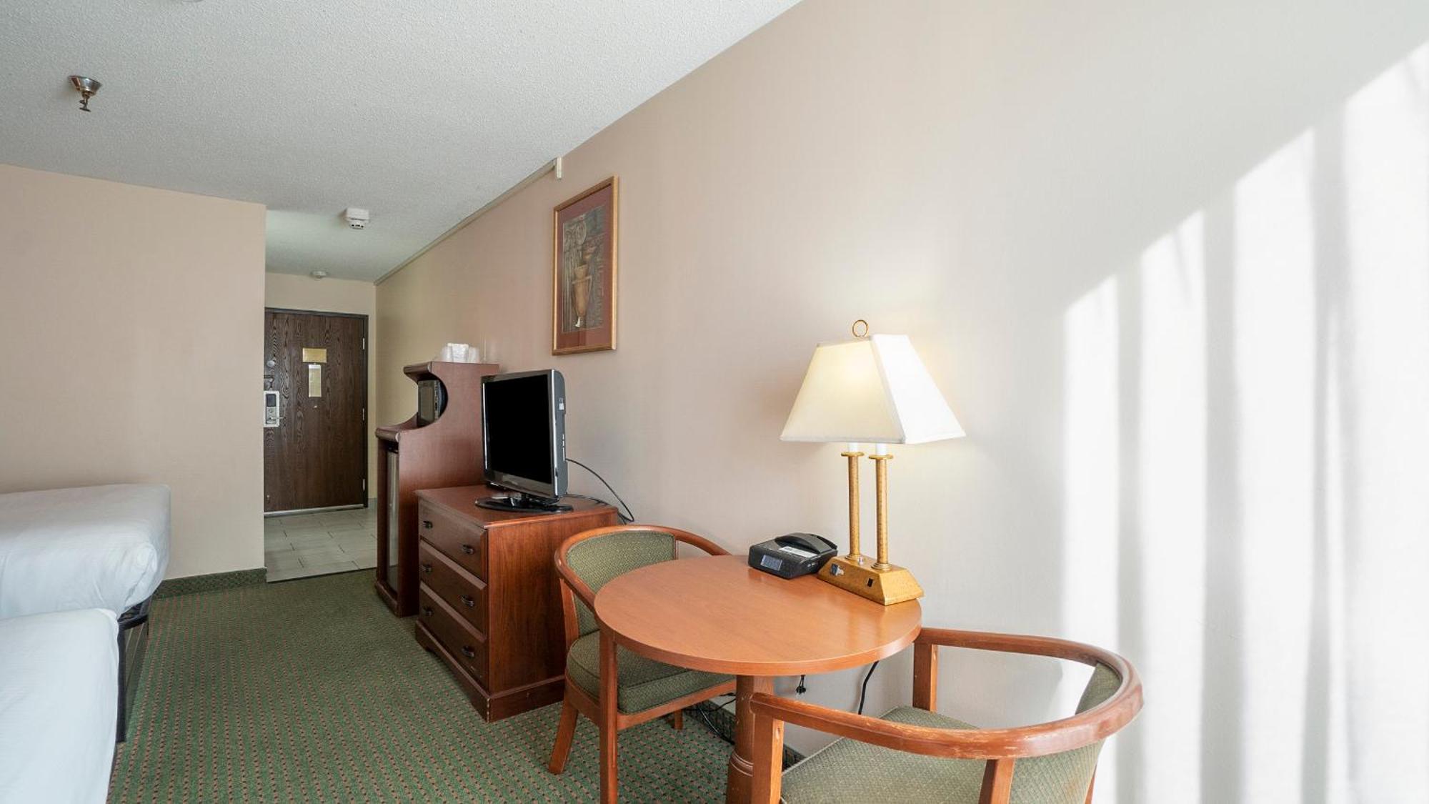 Days Inn & Suites By Wyndham Mt Pleasant Mount Pleasant Habitación foto